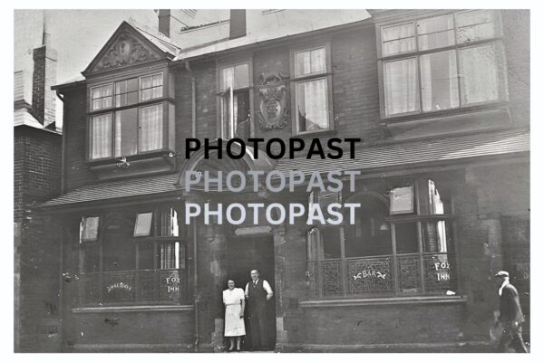 Old postcard showing The Fox Inn, Market Street, Blackley,
Manchester