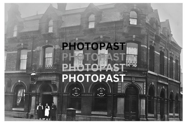 Old postcard showing The Bradford Hotel, Wilson Street, Bradford, Manchester