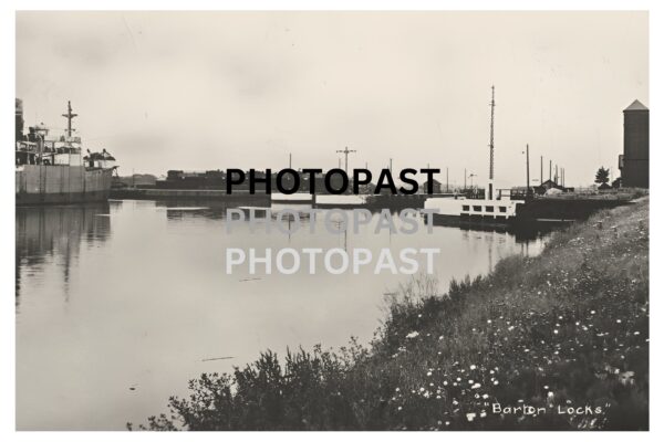 Old postcard of Barton Locks, Manchester Ship Canal, Barton, Eccles, Manchester